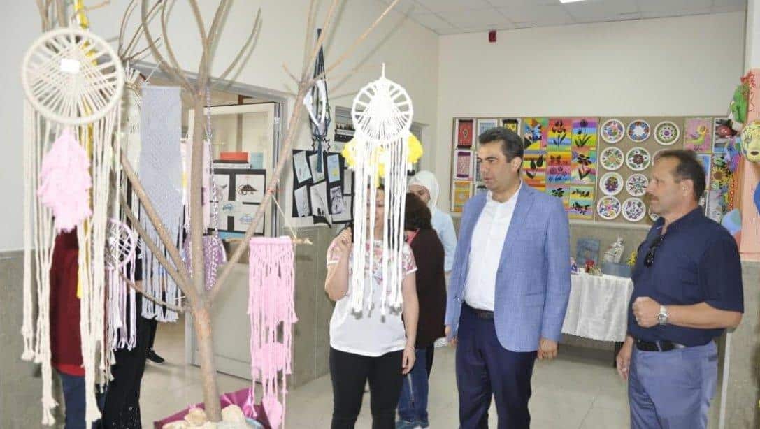 Harmanlar Şehit Halil Gözlemeci  Ortaokulunda  Görsel Sanatlar Sergisi Düzenlendi.