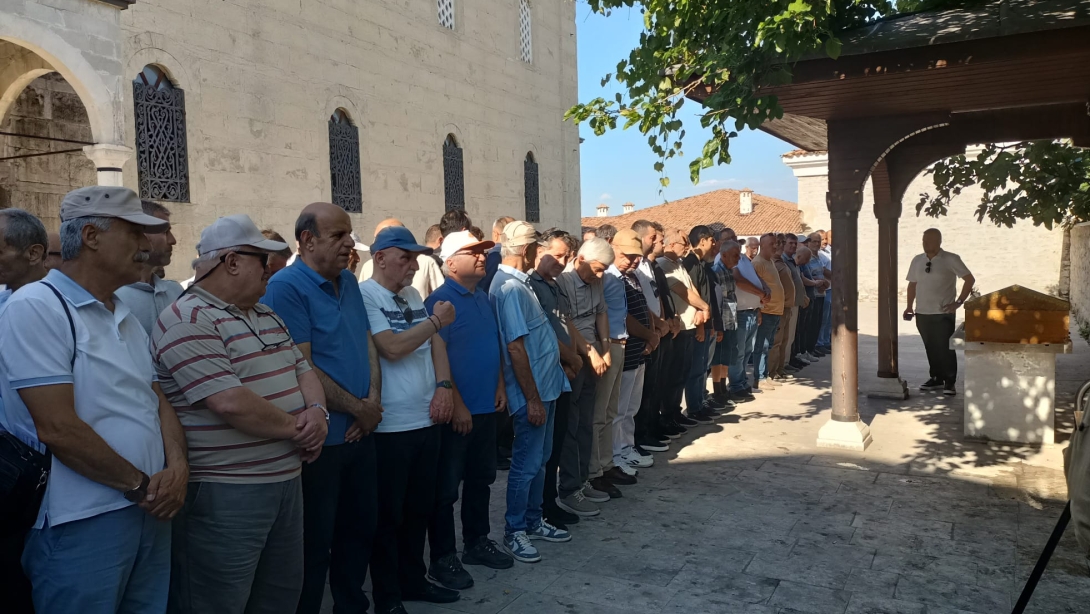 Hayatını Kaybeden Öğretmenimiz Erdem Ulak Dualarla Defnedildi