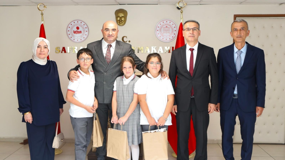 Mustafa Antepoğlu İlkokulu Öğrencilerimizden Kaymakamımız Sayın Hayrettin Baskın'a Ziyaret