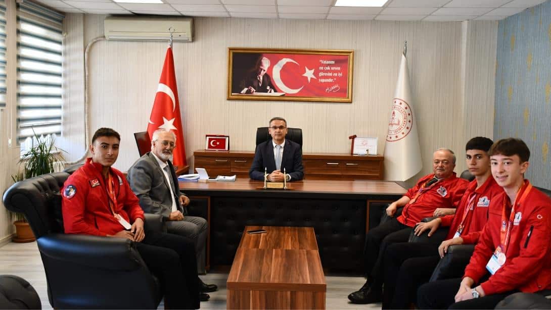 2025 TEKNOFEST'te Türkiye 3.sü Olan Özel Salih Aydın MTAL Öğrencilerimizden İlçe Milli Eğitim Müdürümüze Ziyaret